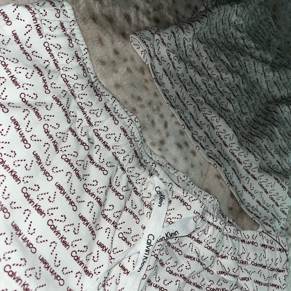 Calvin Klein Pajama/Loungewear Set. (NEW, SIZE M.) - Picture 4 of 4
